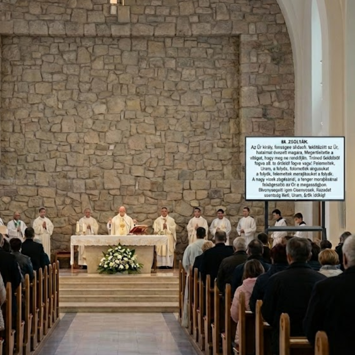 Interaktív kijelző templomokban